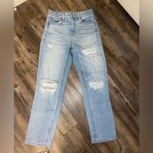 American Eagle Mom Straight Jean